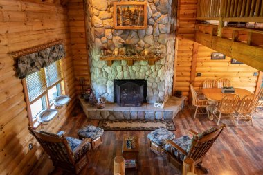 Kulübe tarzı ev satışa sunuldu. 9-15-19.