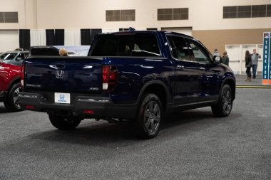 Toledo, Ohio, ABD - 02.07.2020: Büyük Toledo Otomobil Fuarı 2020, The Blade tarafından sunuldu, en yeni araç modelleri ve otomotiv teknolojisinde son gelişmeler.