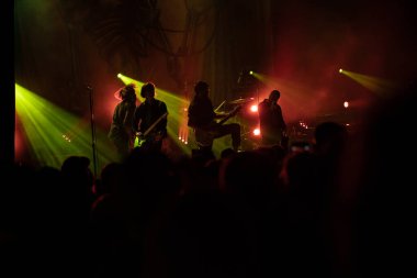 Detroit, Michigan, ABD - 11.09.2018: Silverstein özel konuk Hawthorne Heights ile Majestic Theater 'da canlı performans sergiliyor.