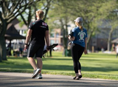 Harrison Township, Michigan, ABD - 31 Mayıs 2020: Covid-19 Corona Virüsü sırasında Michigan Metro Parkı etkinliği.