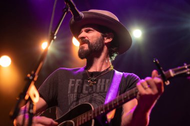 Orlando, Florida, ABD - 09.01.2018: Rahibe Hazel özel konuk Trae Pierce ve Florida 'daki T Stones ile birlikte Blues Evi' nde canlı performans sergiliyor.