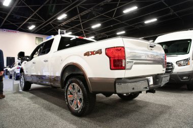 Toledo, Ohio, ABD - 02.07.2020: Büyük Toledo Otomobil Fuarı 2020, The Blade tarafından sunuldu, en yeni araç modelleri ve otomotiv teknolojisinde son gelişmeler.