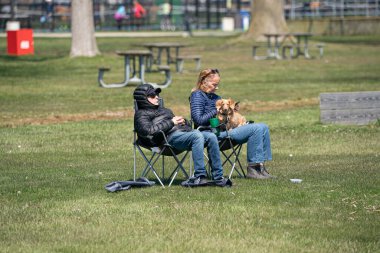 Harrison Township, Michigan, ABD - 28 Nisan 2020: Covid-19 Corona Virüsü sırasında Michigan Metro Parkı etkinliği.