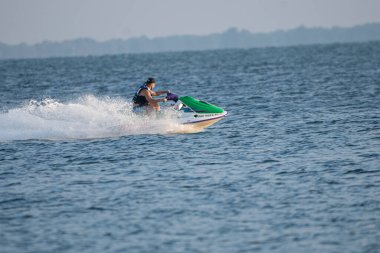 Şahsi su araçları ve jet ski 'ler Büyük Göller' de eğleniyor.