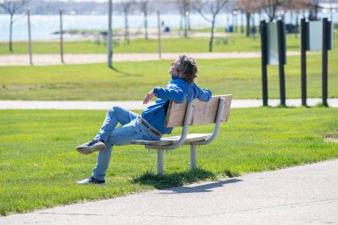 Harrison Township, Michigan, ABD - 06 Mayıs 2020: Covid-19 Corona Virüsü sırasında Michigan Metro Parkı etkinliği.