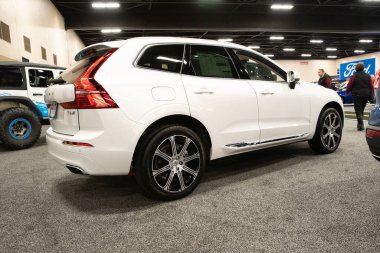 Toledo, Ohio, ABD - 02.07.2020: Büyük Toledo Otomobil Fuarı 2020, The Blade tarafından sunuldu, en yeni araç modelleri ve otomotiv teknolojisinde son gelişmeler.