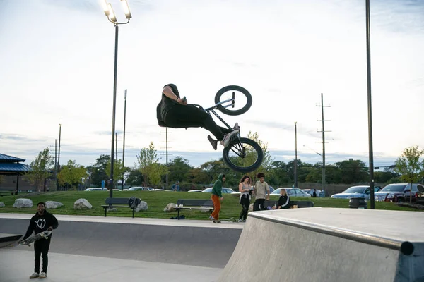 Detroit Michigan Usa 2019 Skater Und Biker Üben Tricks Der — Stockfoto