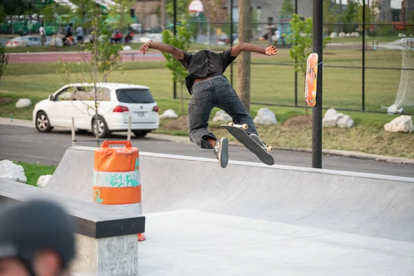 Detroit Michigan Usa 2019 Skater Üben Ihre Tricks Bei Sonnigem — Stockfoto