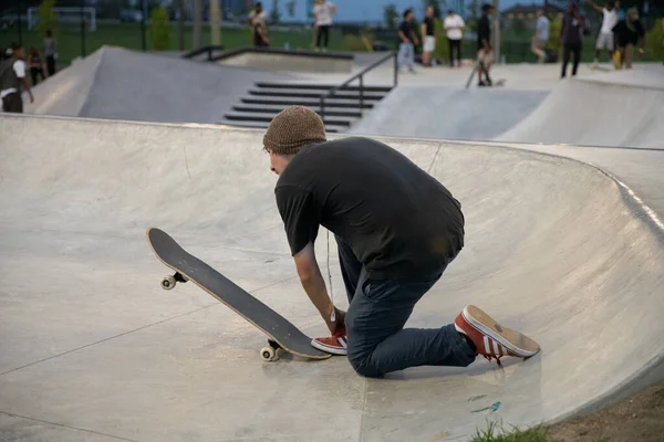 Detroit Michigan Eua 2019 Skaters Estão Praticando Truques Entardecer Detroit — Fotografia de Stock