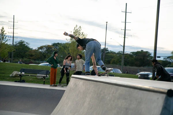 Detroit Michigan Usa 2019 Skaters Bikers Practice Trick Dusk Detroit — 스톡 사진