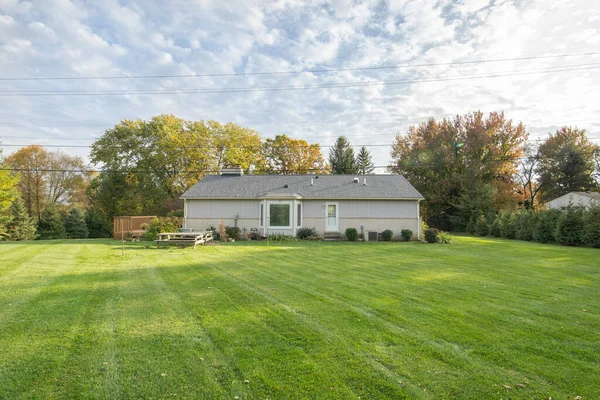 Maison Mise Jour Été Mis Scène Pour Vente — Photo