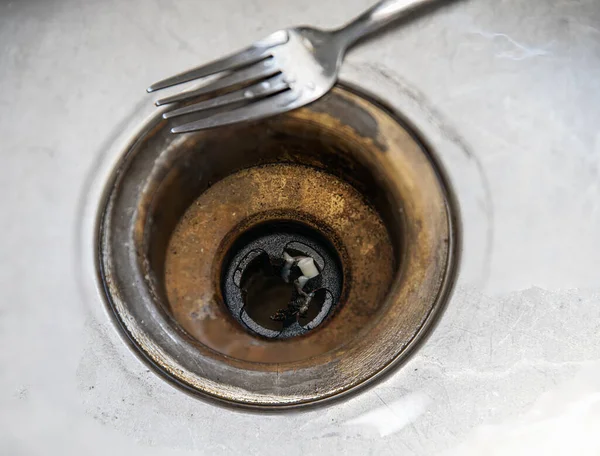 Der Abfluss Der Küchenspüle Ist Verstopft Und Riecht Nach Kanalgas — Stockfoto