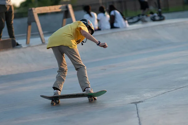 Детройт Мічиган Сша 2019 Скейтери Практикують Свої Трюки Під Час — стокове фото