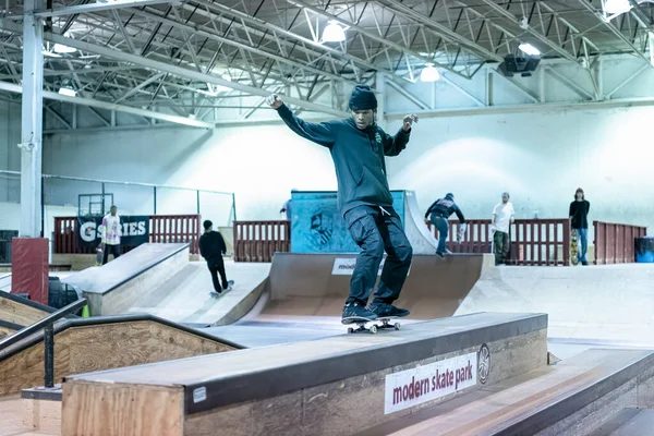 Royal Oak Michigan Usa Skaters Practicing Tricks Modern Skate Park — Stock Photo, Image