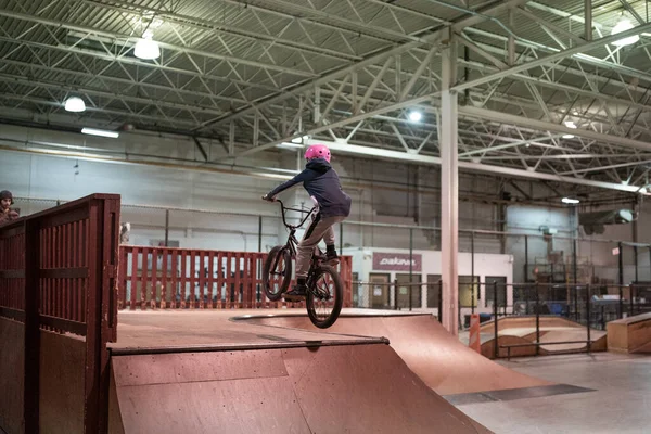 Royal Oak Michigan Usa 2020 Bikers Skaters Practice Tricks Modern — Stock Photo, Image