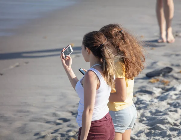 Young Woman Taking Selfie Smartphone Beach — Stock Photo, Image