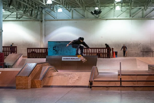 Detroit Michigan Usa 2019 Inlineskater Und Skateboarder Üben Ihre Tricks — Stockfoto