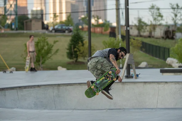 Detroit Michigan Usa 2019 Skaters Practice Tricks Skate Boards Downtown — Stock Photo, Image