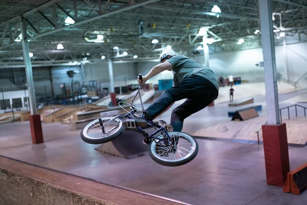 Royal Oak Michigan Usa 2020 Biker Und Skater Üben Tricks — Stockfoto