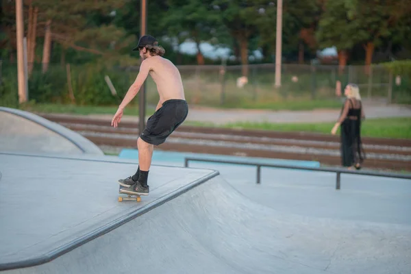 Detroit Michigan Usa 2019 Skatery Wykonujące Sztuczki Skateparku Detroit — Zdjęcie stockowe