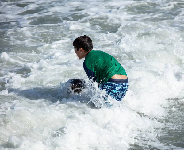 Surfer Plaży — Zdjęcie stockowe