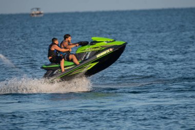 Şahsi su araçları ve jet ski 'ler Büyük Göller' de eğleniyor.
