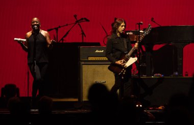 Orlando, Florida, ABD - 06.26.2018: Hall ve Oates, Amway Center 'da Train ile canlı performans sergiliyor.
