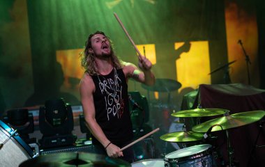 Detroit, Michigan, ABD - 10.20.2018: Clutch özel konuk Sevendust ve açılış grubu Tyler Bryant ve the Shakedown ile Detroit Fillmore 'da canlı performans sergiliyor.