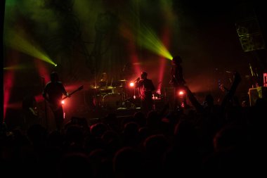 Detroit, Michigan, ABD - 11.09.2018: Silverstein özel konuk Hawthorne Heights ile Majestic Theater 'da canlı performans sergiliyor.