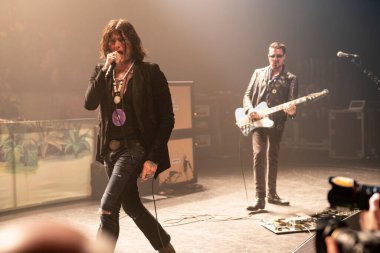 Detroit, Michigan / USA - 04-23-2019: Rival Sons rock grubu Fillmore Detroit 'te canlı performans sergiliyor