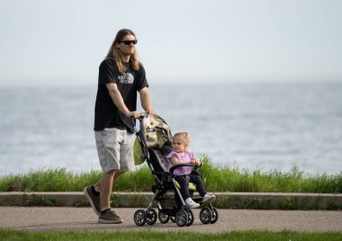 Harrison Township, Michigan, ABD - 23 Mayıs 2020: Covid-19 Corona Virüsü sırasında Michigan Metro Parkı etkinliği.