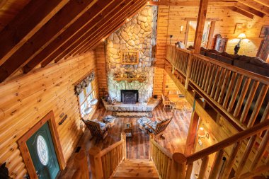 Kulübe tarzı ev satışa sunuldu. 9-15-19.