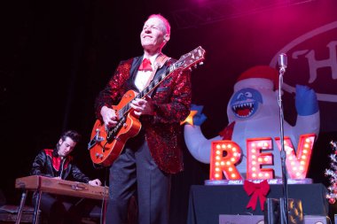 Detroit, Michigan / ABD - 11.30.2019: Reverend Heat Detroit 'teki Majestic Theater' da özel konukları Yeni Bomba Türkleri ve Voodoo Glow Skulls ile canlı performans sergiliyor