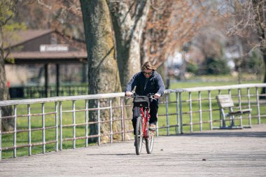 Harrison Township, Michigan / ABD - 13 Mayıs 2020: Corona Virüsü sırasında Michigan Metro Parkı etkinliği.