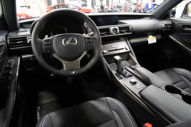 Toledo, Ohio, ABD - 02.07.2020: Büyük Toledo Otomobil Fuarı 2020, The Blade tarafından sunuldu, en yeni araç modelleri ve otomotiv teknolojisinde son gelişmeler.