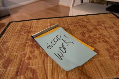 Defterine elle yazılmış bir not: 