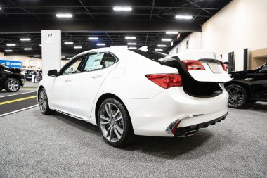 Toledo, Ohio, ABD - 02.07.2020: Büyük Toledo Otomobil Fuarı 2020, The Blade tarafından sunuldu, en yeni araç modelleri ve otomotiv teknolojisinde son gelişmeler.