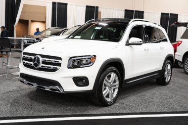 Toledo, Ohio, ABD - 02.07.2020: Büyük Toledo Otomobil Fuarı 2020, The Blade tarafından sunuldu, en yeni araç modelleri ve otomotiv teknolojisinde son gelişmeler.