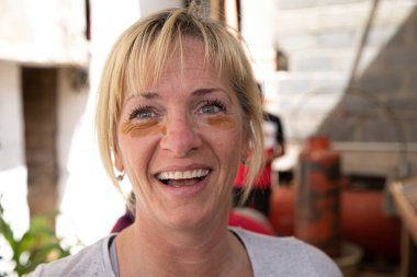 Antigua Guatemala, Guatemala - Mart 09 2020: Corona Virüsü 'nden hemen önce Guatemala' da el yapımı ve boyalı seramik.