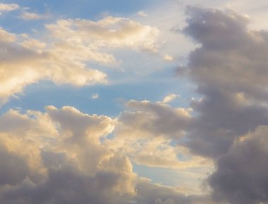 Gökyüzündeki bulutlar