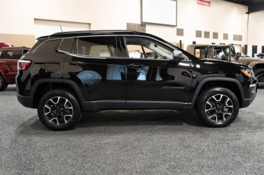 Toledo, Ohio, ABD - 02.07.2020: Büyük Toledo Otomobil Fuarı 2020, The Blade tarafından sunuldu, en yeni araç modelleri ve otomotiv teknolojisinde son gelişmeler.