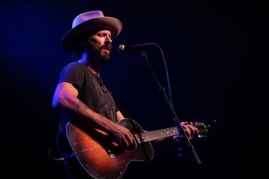 Orlando, Florida, ABD - 09.01.2018: Rahibe Hazel özel konuk Trae Pierce ve Florida 'daki T Stones ile birlikte Blues Evi' nde canlı performans sergiliyor.