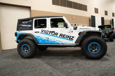 Toledo, Ohio, ABD - 02.07.2020: Büyük Toledo Otomobil Fuarı 2020, The Blade tarafından sunuldu, en yeni araç modelleri ve otomotiv teknolojisinde son gelişmeler.