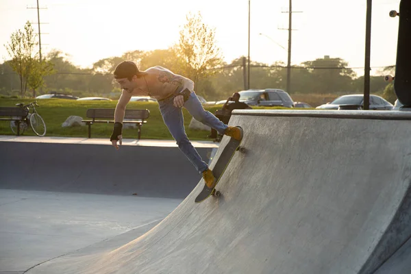 Detroit Michigan Usa 2019 Skaters Practice Tricks Sunset Skate Park — Stock Photo, Image
