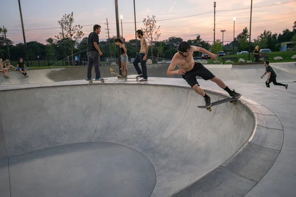 Detroit Michigan Usa 2019 Skaters Performing Tricks Skate Park Детройті — стокове фото