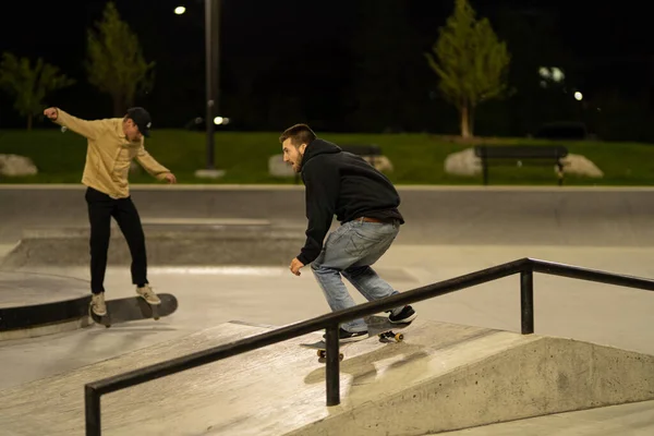 Detroit Michigan Usa 2019 Skejťáci Cvičí Své Triky Skateboardovém Parku — Stock fotografie