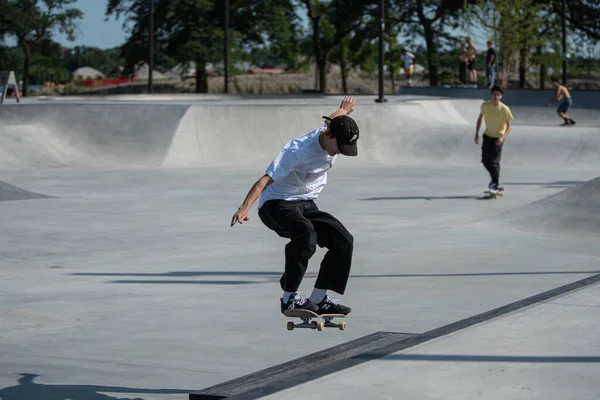 Detroit Michigan Usa 2019 Skaters Oefenen Hun Skateboard Tricks Detroit — Stockfoto