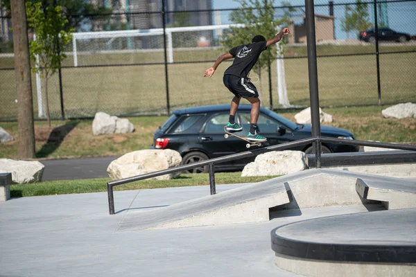 Detroit Michigan Usa 2019 Pattinatori Praticano Loro Trucchi Skateboard Nello — Foto Stock