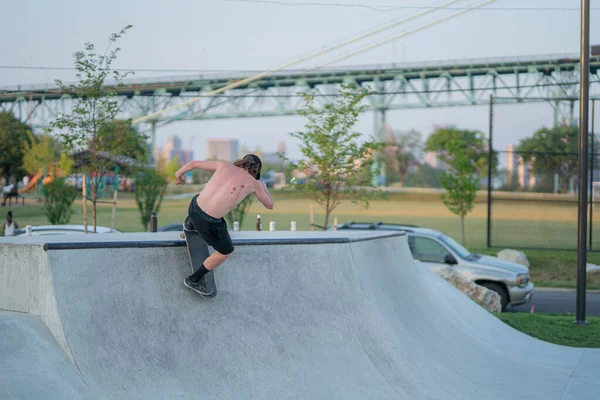 Detroit Michigan Amerika Serikat 2019 Skaters Melakukan Trik Taman Skate — Stok Foto