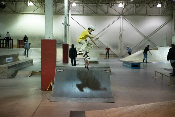 Royal Oak Michigan Usa 2019 Skaters Bikers Practice Tricks Indoor — Stock Photo, Image